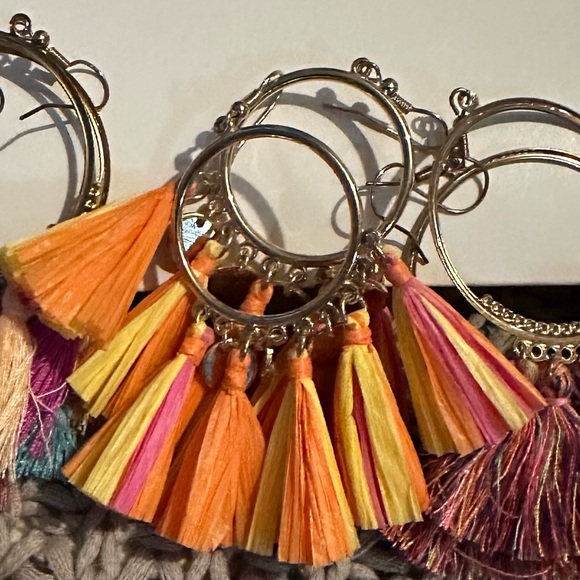 3 pairs of fashion earrings - Picture 2 of 2